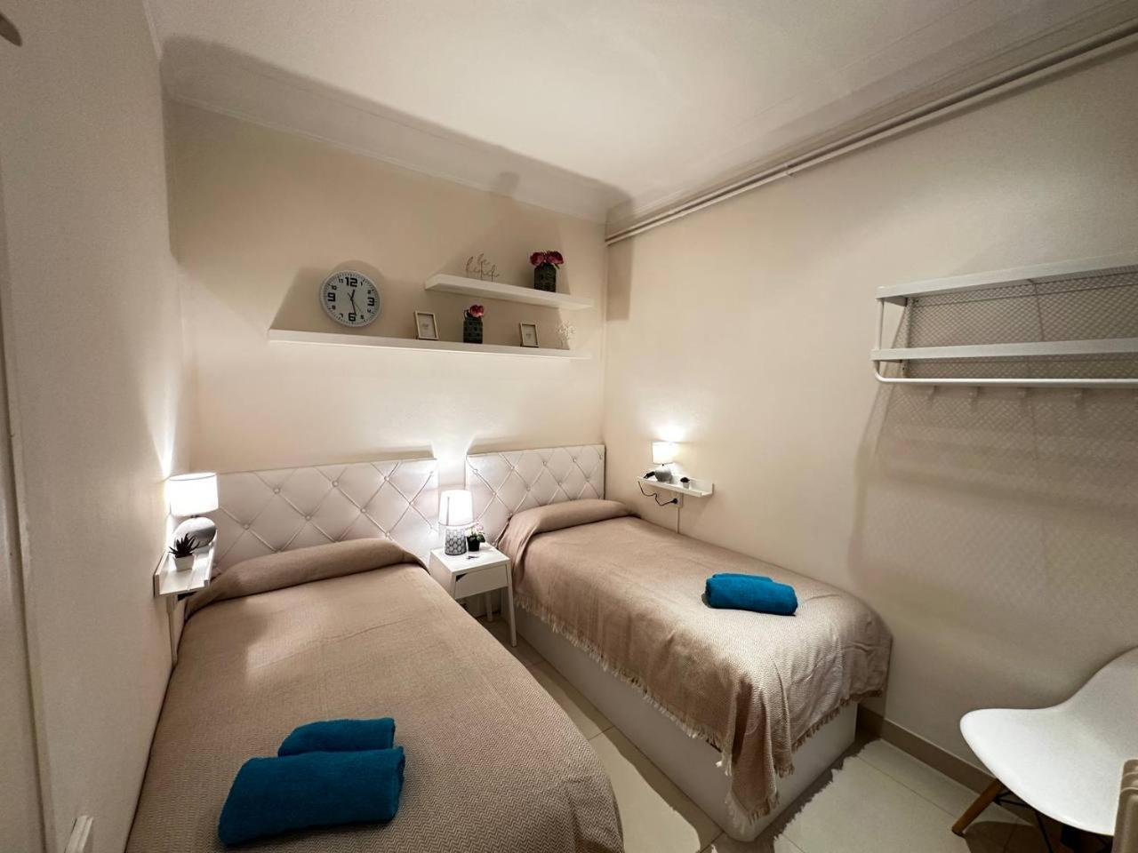 Room Gran Via Barcelona Exterior foto