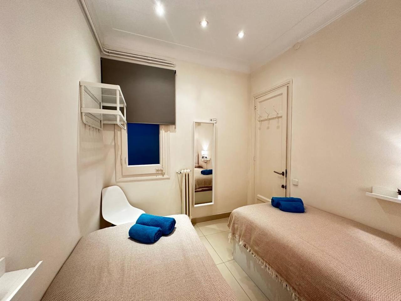 Room Gran Via Barcelona Exterior foto