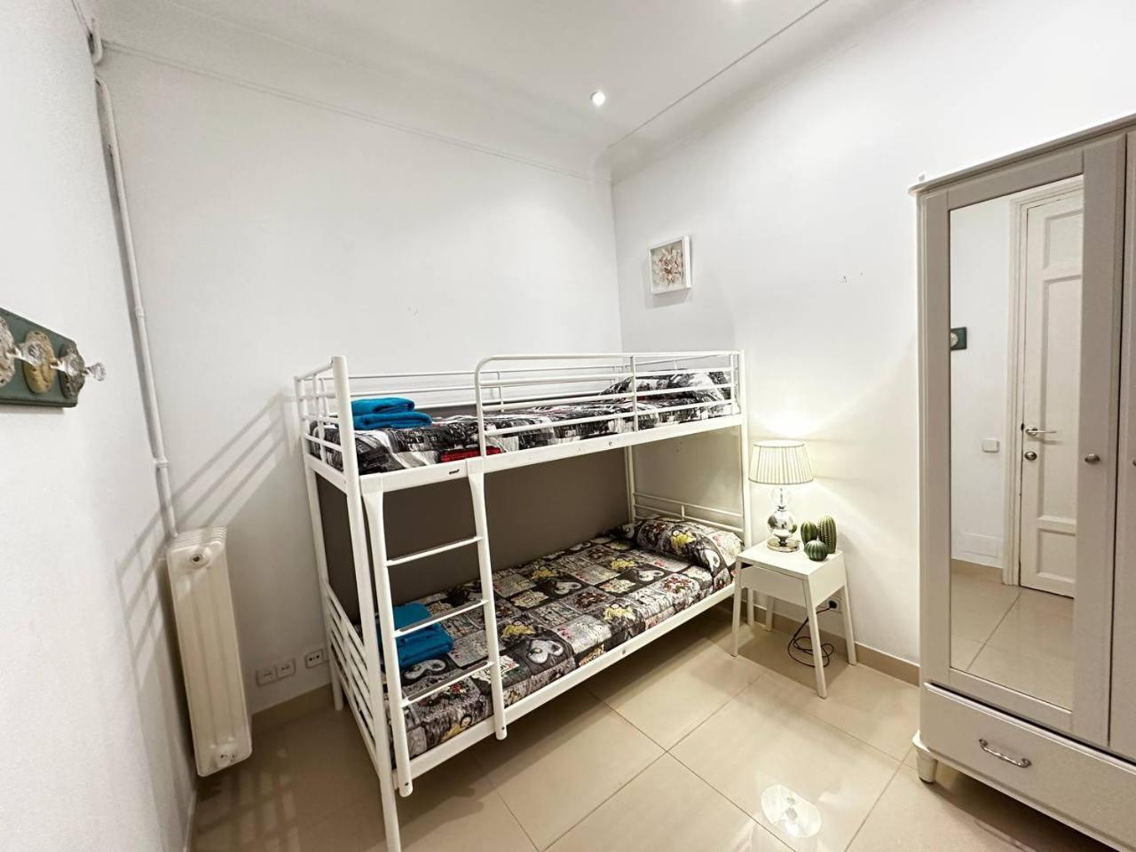 Room Gran Via Barcelona Exterior foto
